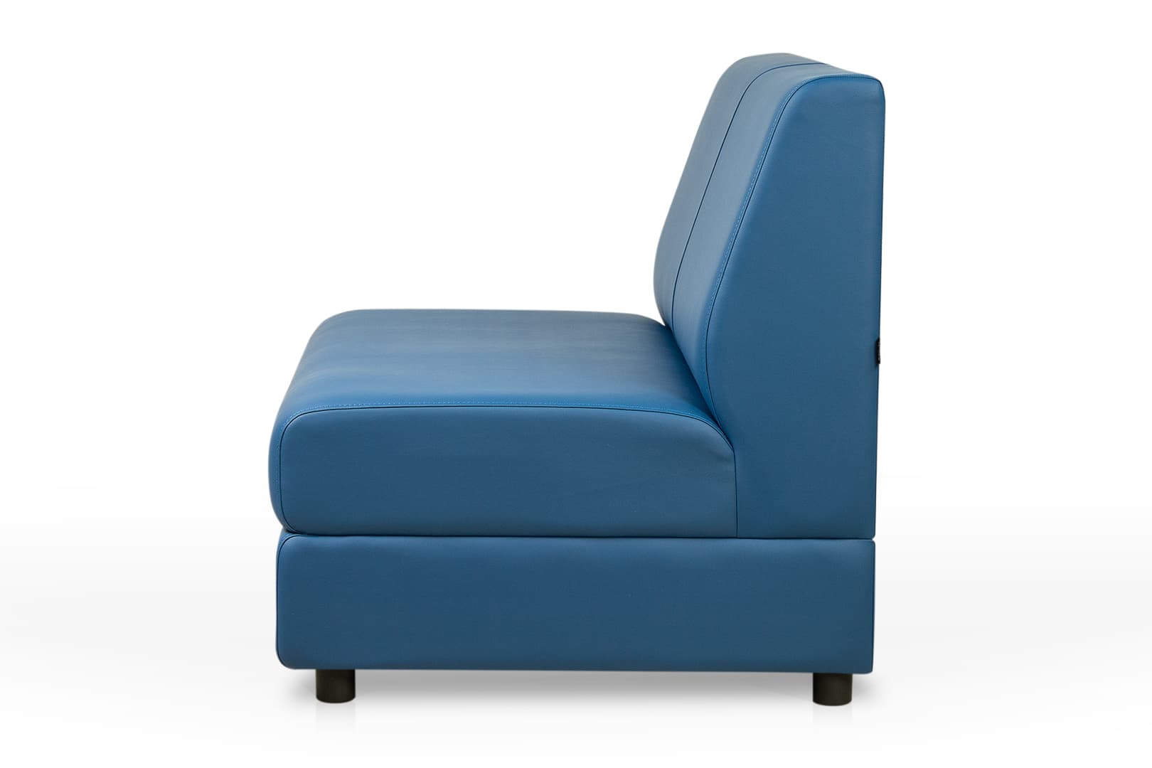 Модульная система. Позволяет собирать любые конфигурации — от компактных зон ожидания до протяжённых посадочных линий