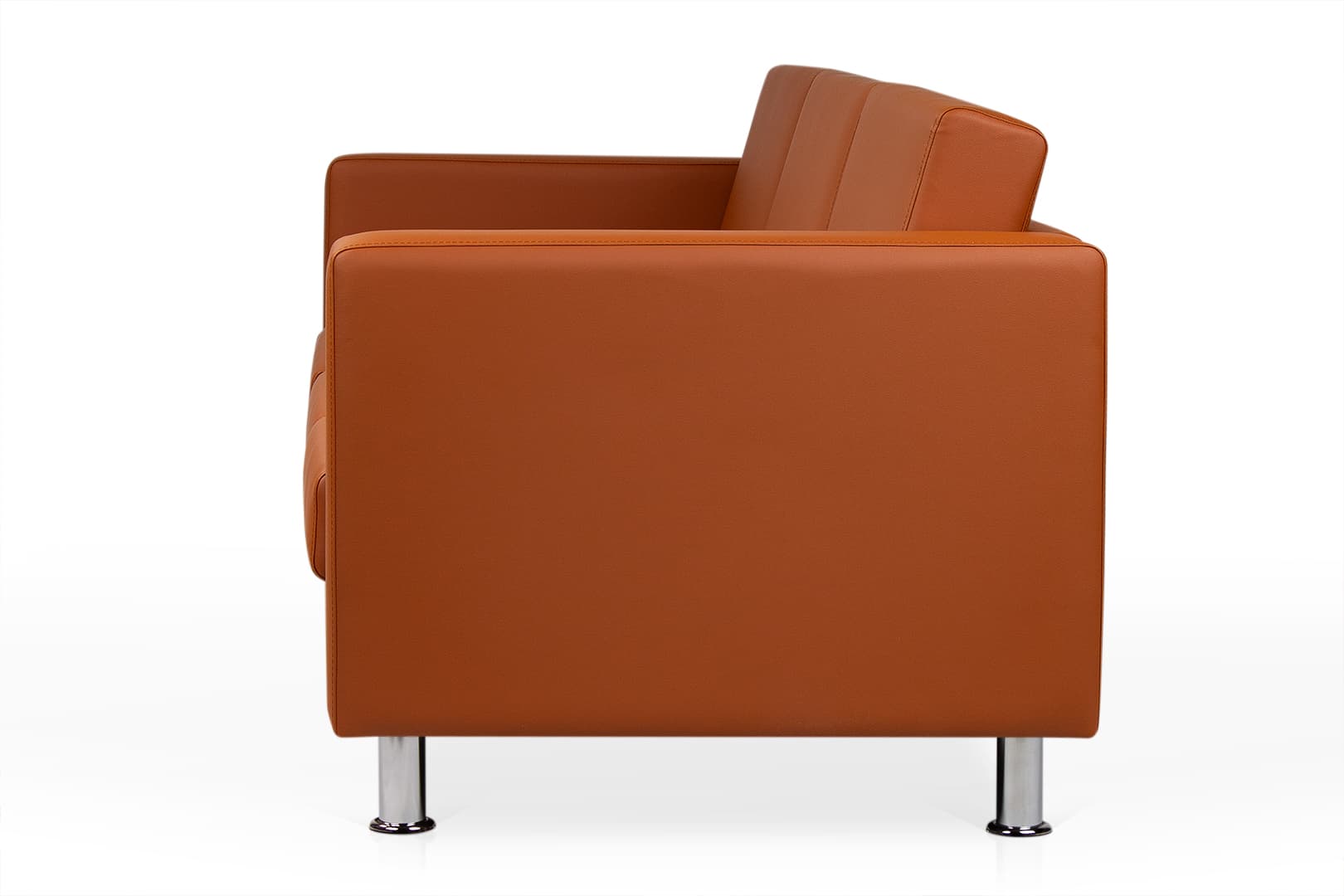 Комфортная посадка. Продуманная глубина сиденья и плотные подушки обеспечивают удобство даже при длительном использовании